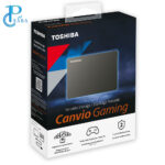 هارد دیسک اکسترنال Toshiba Canvio GAMING 2TB یک راه حل قابل حمل و کاربردی برای افزایش فضای ذخیره سازی کنسول های بازی، رایانه های شخصی و سایر دستگاه ها است. این مدل با ظرفیت 2 ترابایت، امکان ذخیره سازی تعداد قابل توجهی بازی، فایل و رسانه را فراهم می کند. در ادامه به ویژگی ها، مزایا و معایب احتمالی آن می پردازیم: ویژگی های کلیدی: ظرفیت: 2 ترابایت (TB) که امکان ذخیره سازی حدود 50 بازی (با فرض متوسط حجم 36 گیگابایت برای هر بازی) را فراهم می کند. سازگاری: سازگار با کنسول های PlayStation و Xbox (نسل های مختلف) و رایانه های شخصی (Windows و macOS). توجه داشته باشید که برای اجرای بازی های نسل جدید PS5 و Xbox Series X|S، باید آنها را به حافظه داخلی کنسول منتقل کنید؛ اما می توانید از این هارد برای ذخیره سازی آنها و اجرای مستقیم بازی های PS4 و Xbox One استفاده نمایید. رابط: USB 3.2 Gen 1 (با USB 2.0 نیز سازگار است) که سرعت انتقال داده تا 5 گیگابیت بر ثانیه را ارائه می دهد. طراحی: طراحی جمع و جور و سبک با وزن حدود 155 گرم و ابعاد تقریبی 78 × 109 × 13.5 میلی متر که حمل آن را آسان می کند. معمولاً با رنگ مشکی و روکش مات عرضه می شود. عملکرد بهینه شده برای بازی: دارای حالت "Always-On" در Firmware برای پاسخگویی سریع تر در حین بازی. فرمت فایل: از پیش با فرمت exFAT فرمت شده که سازگاری خوبی با سیستم عامل های مختلف دارد. گارانتی: معمولاً دارای 2 سال گارانتی محدود از طرف توشیبا است. اقلام موجود در جعبه: شامل هارد دیسک Canvio Gaming 2TB، کابل USB 3.2 Gen 1 (Type A به Micro-B) و دفترچه راهنما (از پیش نصب شده روی هارد). مزایا: افزایش فضای ذخیره سازی: راهی مقرون به صرفه برای افزایش فضای کنسول یا PC و نصب بازی های بیشتر بدون نیاز به حذف عناوین قبلی. قابل حمل: وزن و ابعاد مناسب، حمل و نقل آسان و امکان بردن کتابخانه بازی به هر مکان را فراهم می کند. سازگاری گسترده: با اکثر کنسول های بازی و سیستم عامل های رایانه شخصی سازگار است. نصب آسان: به صورت Plug and Play کار می کند و نیازی به نصب نرم افزار یا درایور خاصی ندارد. عملکرد مناسب برای بازی های نسل قبل: امکان اجرای مستقیم بازی های PS4 و Xbox One از روی هارد. معایب احتمالی: سرعت: در مقایسه با SSD های اکسترنال، سرعت انتقال داده و بارگذاری بازی ها ممکن است کندتر باشد. این موضوع به خصوص در مورد بازی های نسل جدید که به سرعت SSD نیاز دارند، محسوس است (فقط برای ذخیره سازی مناسب هستند). جنس بدنه: بدنه معمولاً از پلاستیک ساخته شده که ممکن است حس خیلی باکیفیتی نداشته باشد. عدم وجود کابل USB-C: فقط با کابل USB-A عرضه می شود. به طور کلی، هارد دیسک اکسترنال Toshiba Canvio GAMING 2TB یک انتخاب اقتصادی و کارآمد برای گیمرهایی است که به فضای ذخیره سازی بیشتری برای آرشیو بازی ها و اجرای بازی های نسل قبل نیاز دارند. اگر سرعت بارگذاری فوق العاده سریع برای بازی های نسل جدید اولویت اصلی شماست، ممکن است بخواهید به یک SSD اکسترنال نیز فکر کنید.
